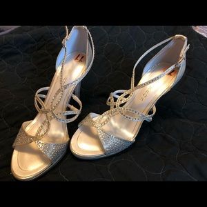 Caparros woman’s size 11 heels